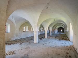 Prodej komerční nemovitosti, Vršovice, 5100 m2