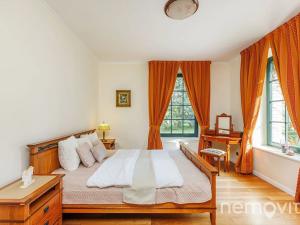 Prodej rodinného domu, Líšnice, 420 m2