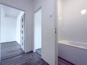 Pronájem bytu 2+1, Chomutov, Mostecká, 48 m2