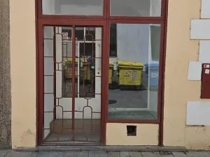 Pronájem obchodního prostoru, Velké Meziříčí, Náměstí, 22 m2