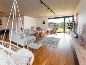 Prodej rodinného domu, Panenské Břežany, Hlavní, 260 m2