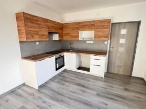Pronájem bytu 2+kk, Ostrava, Zárubecká, 45 m2