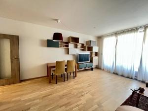 Pronájem bytu 2+kk, Praha - Holešovice, V háji, 75 m2
