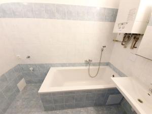 Pronájem bytu 2+kk, Praha, U kněžské louky, 50 m2