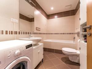 Pronájem bytu 2+kk, Praha - Horní Měcholupy, Mantovská, 66 m2