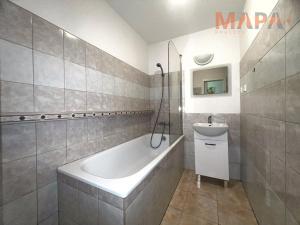 Pronájem bytu 2+1, Chomutov, Skalková, 60 m2