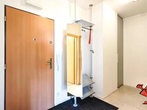 Pronájem bytu 2+kk, Praha - Vysočany, Poděbradská, 49 m2