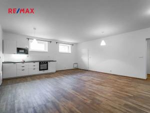 Pronájem bytu 1+kk, Praha - Holešovice, Ortenovo náměstí, 50 m2