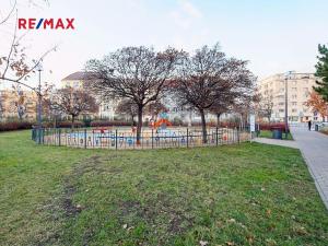 Pronájem bytu 1+kk, Praha - Holešovice, Ortenovo náměstí, 50 m2