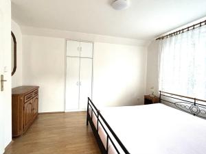 Pronájem bytu 2+1, Všenory, V Chaloupkách, 54 m2