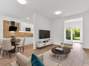 Prodej rodinného domu, Rovensko pod Troskami, Matouškova, 121 m2