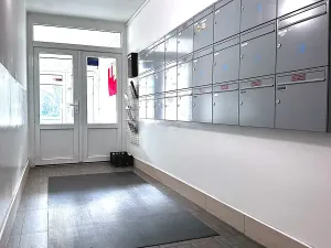 Pronájem bytu 1+kk, Praha, Milánská, 45 m2