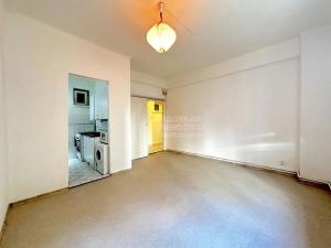 Pronájem bytu 2+kk, Praha - Žižkov, Jeseniova, 40 m2