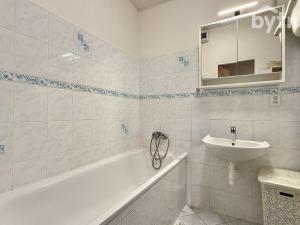 Pronájem bytu 2+kk, Olomouc - Nové Sady, Handkeho, 61 m2