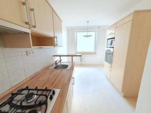 Pronájem bytu 3+1, Praha - Modřany, Pirinská, 77 m2