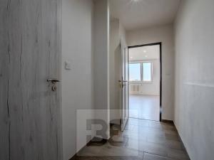 Pronájem bytu 1+kk, Praha - Háje, Hlavatého, 27 m2