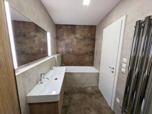 Pronájem bytu 3+kk, Praha - Holešovice, Jankovcova, 106 m2