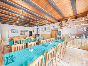 Prodej vícegeneračního domu, Zálezly, 900 m2