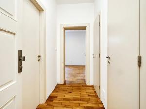 Pronájem bytu 2+kk, Praha - Břevnov, Šlikova, 48 m2