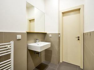 Pronájem bytu 2+kk, Praha - Břevnov, Šlikova, 48 m2