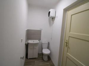 Prodej bytu 2+1, Karlovy Vary, Nejdecká, 61 m2