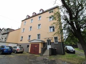 Prodej bytu 2+1, Karlovy Vary, Nejdecká, 61 m2