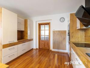 Prodej vícegeneračního domu, Chyše, Žižkovo náměstí, 322 m2