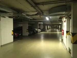 Pronájem garážového stání, Praha - Vysočany, Poděbradská, 12 m2