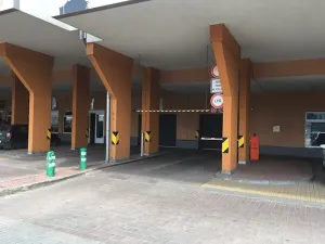 Pronájem garážového stání, Praha - Vysočany, Poděbradská, 12 m2