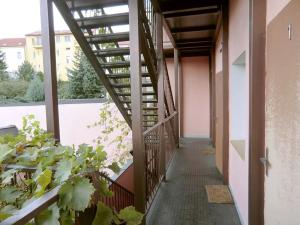 Pronájem bytu 1+1, Praha - Břevnov, Na zástřelu, 34 m2