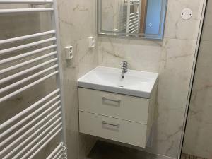 Pronájem bytu 3+1, Praha - Satalice, U obory, 74 m2