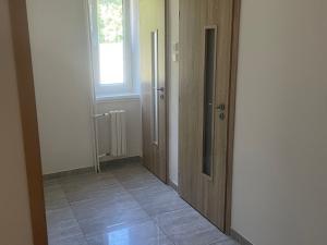 Pronájem bytu 3+1, Praha - Satalice, U obory, 74 m2