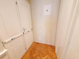 Pronájem bytu 2+1, Praha - Vinohrady, Belgická, 78 m2