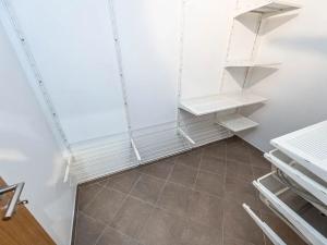 Prodej bytu 1+kk, Praha - Horní Měcholupy, Modenská, 39 m2