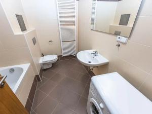 Prodej bytu 1+kk, Praha - Horní Měcholupy, Modenská, 39 m2