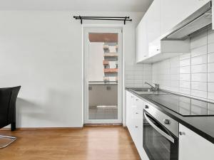 Pronájem bytu 1+kk, Praha - Horní Měcholupy, Mantovská, 40 m2