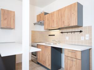 Pronájem bytu 1+kk, Praha - Černý Most, Dobrovolného, 36 m2