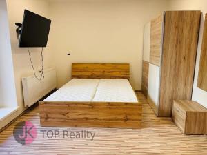 Pronájem bytu 1+1, Praha - Kobylisy, Uzavřená, 42 m2