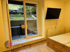 Pronájem bytu 1+1, Praha - Kobylisy, Uzavřená, 42 m2