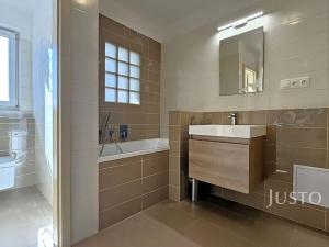 Prodej bytu 3+1, Písek, Za Pazdernou, 74 m2