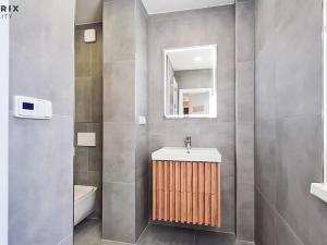 Prodej bytu 2+kk, Králův Dvůr, náměstí Míru, 55 m2