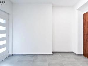 Prodej bytu 2+kk, Králův Dvůr, náměstí Míru, 55 m2