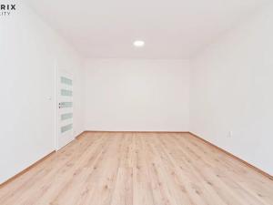 Prodej bytu 2+kk, Králův Dvůr, náměstí Míru, 55 m2