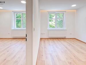 Prodej bytu 2+kk, Králův Dvůr, náměstí Míru, 55 m2