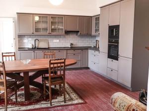 Pronájem vícegeneračního domu, Vraný, 258 m2