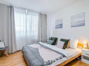 Pronájem bytu 4+1, Praha - Černý Most, Doležalova, 90 m2