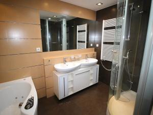 Prodej bytu 3+kk, Praha - Prosek, Trmická, 155 m2