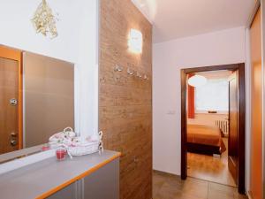 Pronájem bytu 2+1, Praha - Hlubočepy, Voskovcova, 48 m2