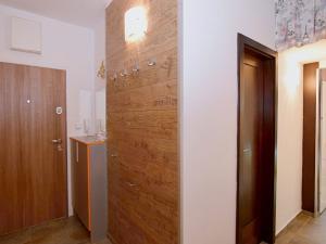 Pronájem bytu 2+1, Praha - Hlubočepy, Voskovcova, 48 m2