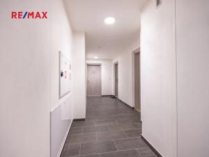 Prodej bytu 1+kk, Praha - Háje, Sochorcova, 31 m2